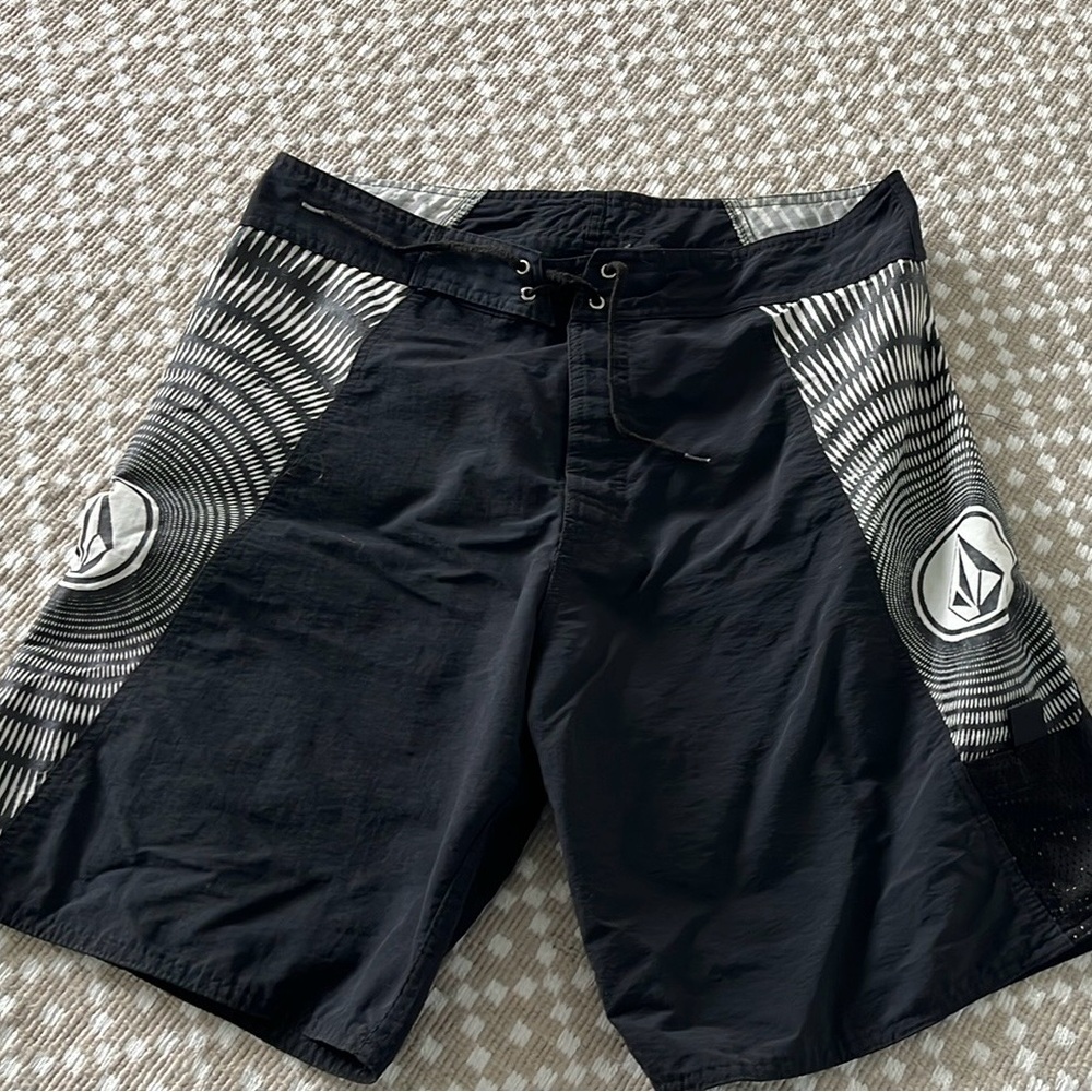 Volcom Black Board Shorts Size 36